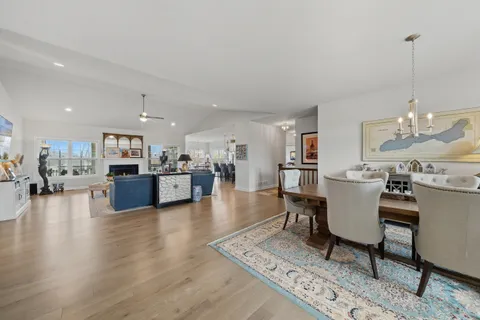 $1,195,000 | 1740 Cobblestone Ct Lake, Lake Geneva, WI 53147