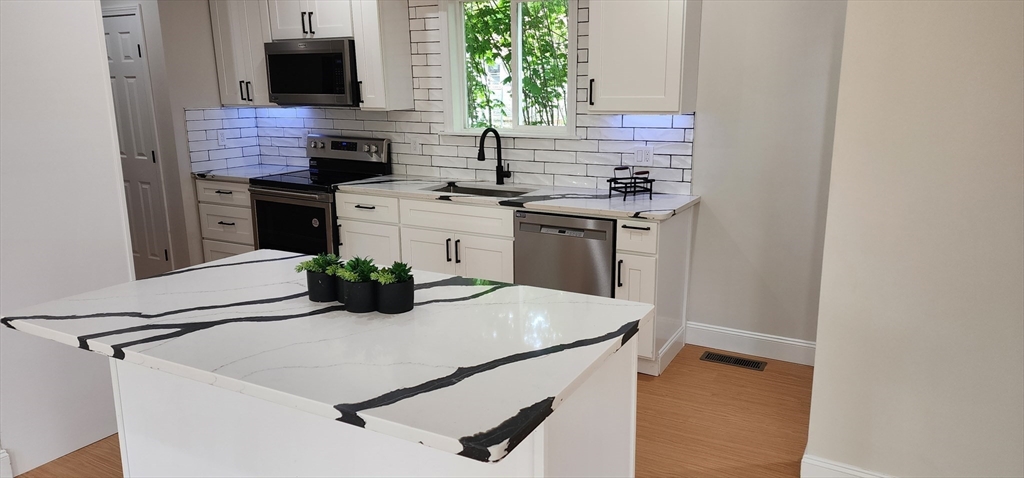124 Glendower Road, Unit 1 Boston, MA 02131 - Photo 4 of 20 Gallery Image 4