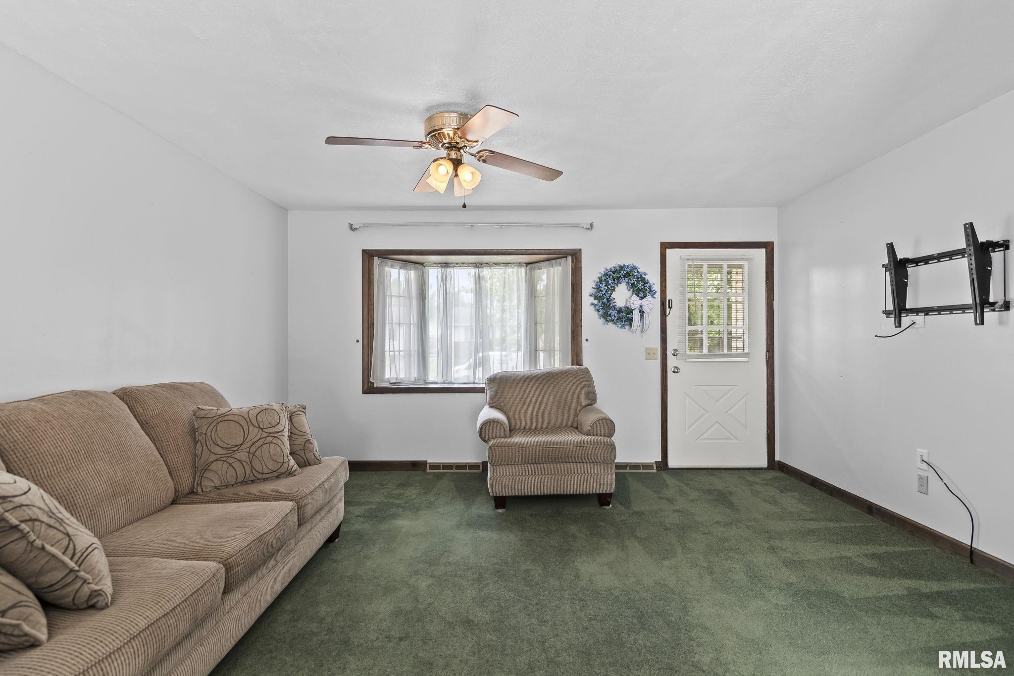 3025 East Griffiths Avenue Springfield, IL 62702 - Photo 5 of 34