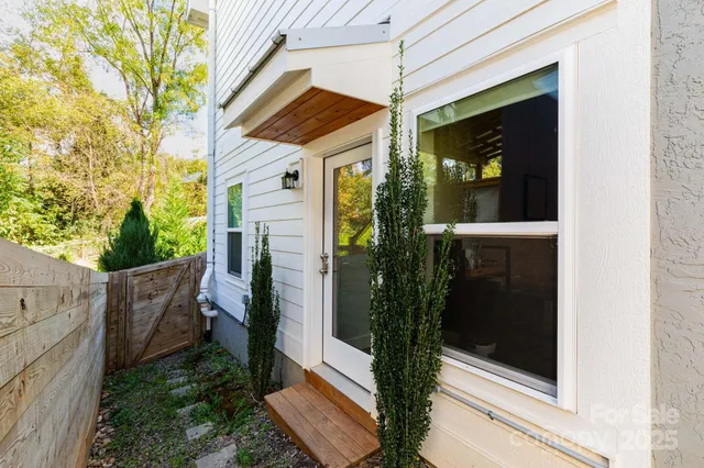 $775,000 | 27 Ruslan Dr., Asheville, NC 28806