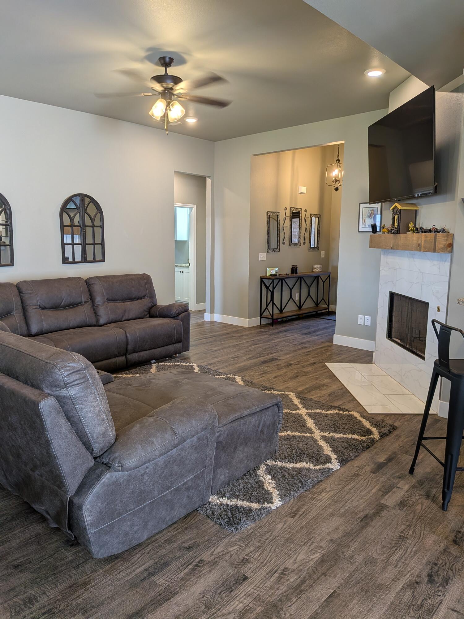 6913 18th Street Lubbock, TX 79416 - Photo 4 of 38 Living room