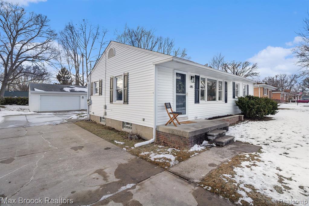 645 Center Ridge South Lyon, MI 48178 - Photo 4 of 30