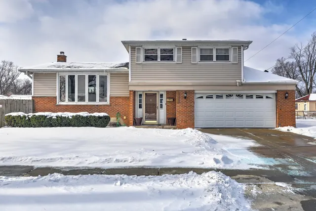 $474,900 | 1426 Danbury Lane, Des Plaines, IL 60018