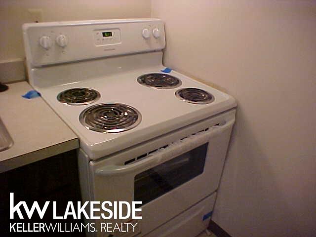 31805 Kelly Road, Unit 27 Fraser, MI 48026 - Photo 7 of 18 31247917-6.JPG