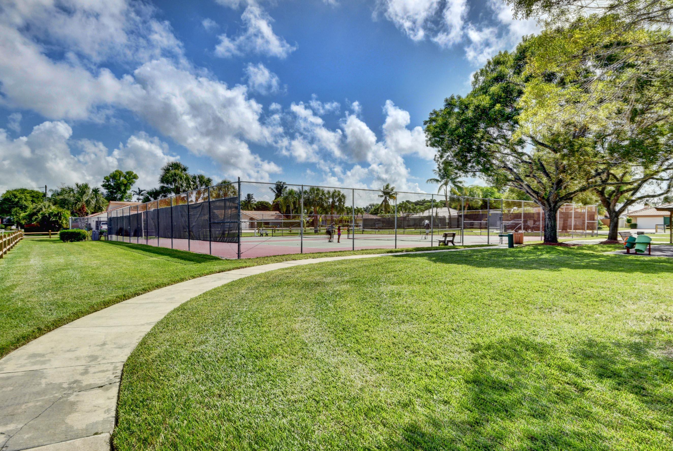 7903 West Country Club Boulevard Boca Raton, FL 33487 - Photo 30 of 32 Community Tennis Courts