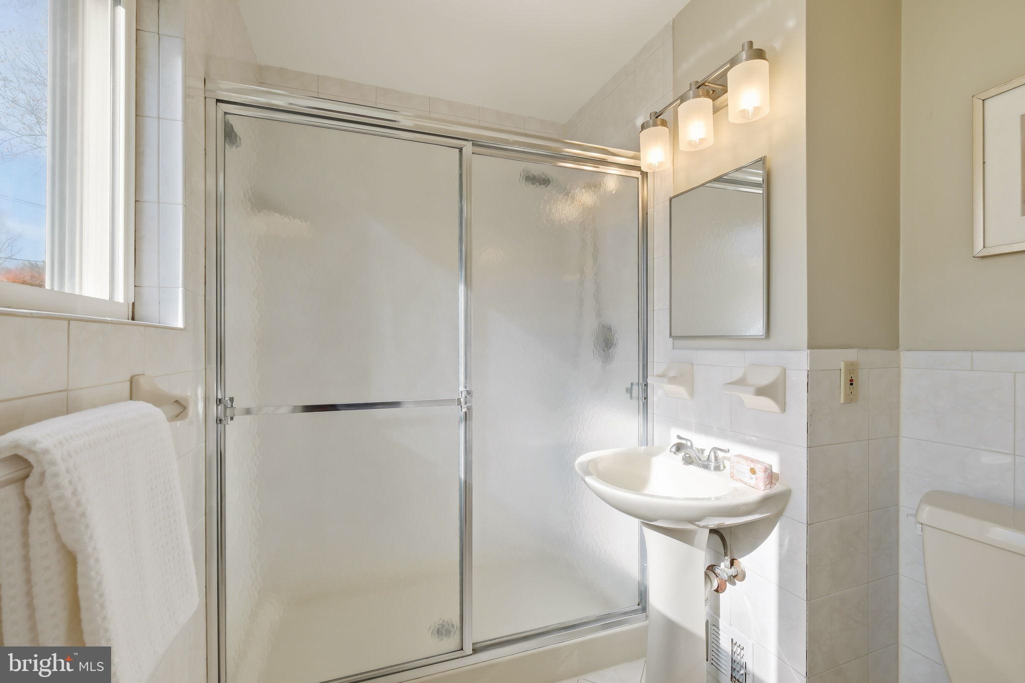 2031 Henderson Avenue Silver Spring, MD 20902 - Photo 16 of 39 En-suite bathroom to PB
