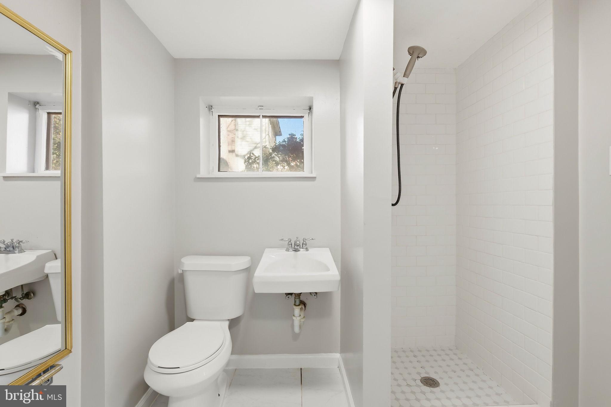 2031 Henderson Avenue Silver Spring, MD 20902 - Photo 26 of 39 Full Bathroom attached to Bedroom 4