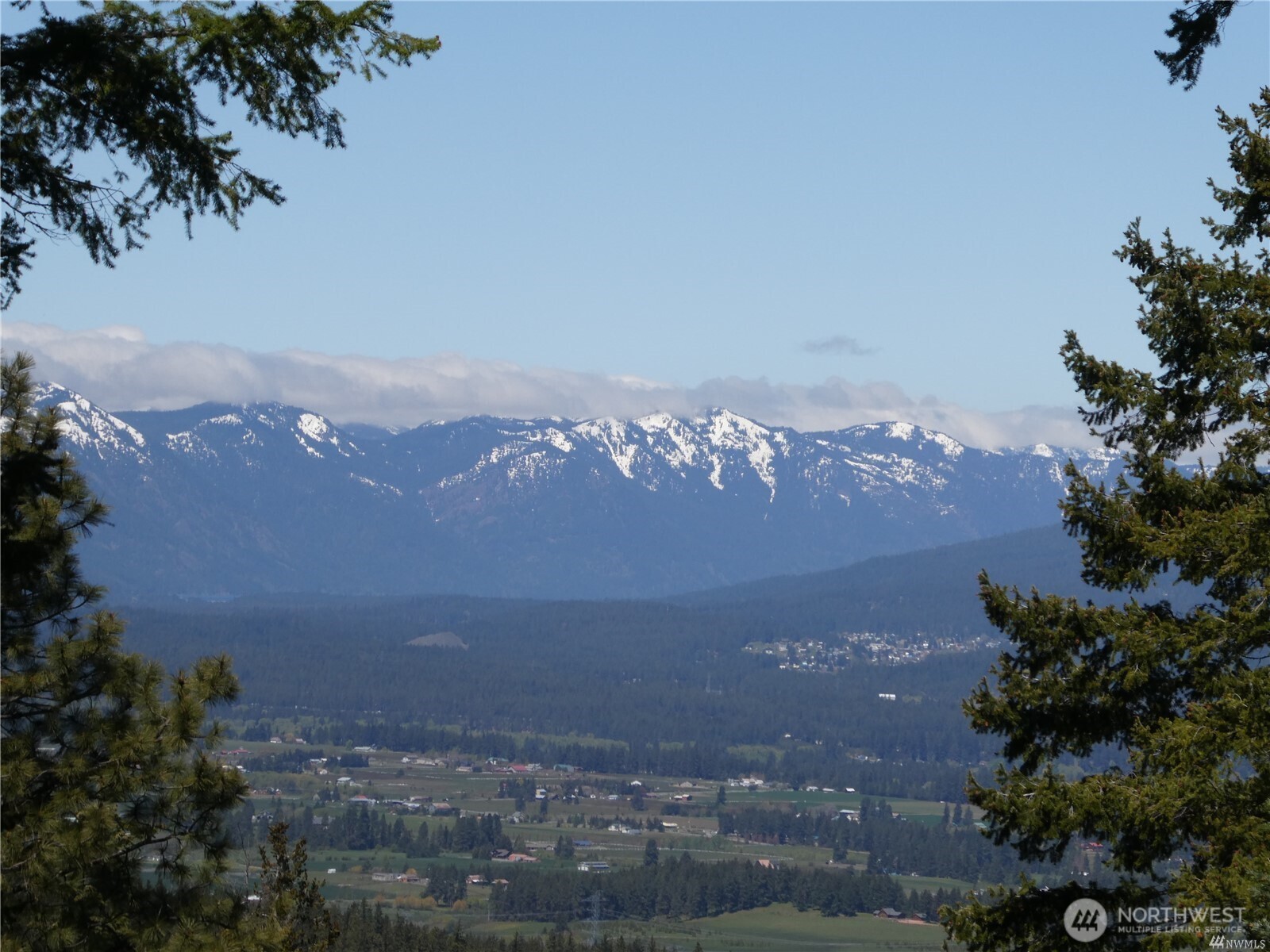 831 Horse Heaven Road Cle Elum, WA 98922 - Photo 5 of 32 a view of city and mountain