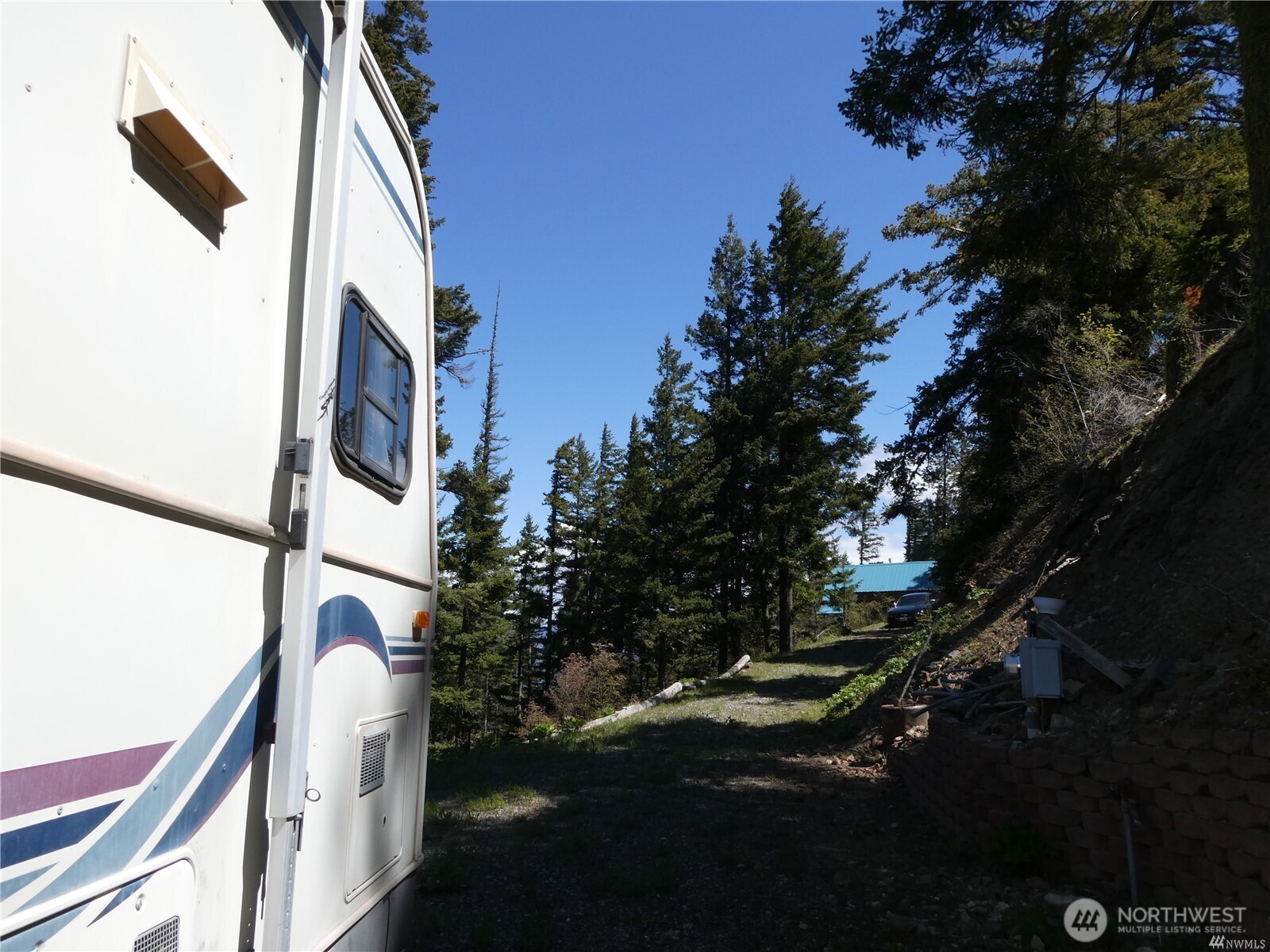 831 Horse Heaven Road Cle Elum, WA 98922 - Photo 10 of 32 a view of street from balcony