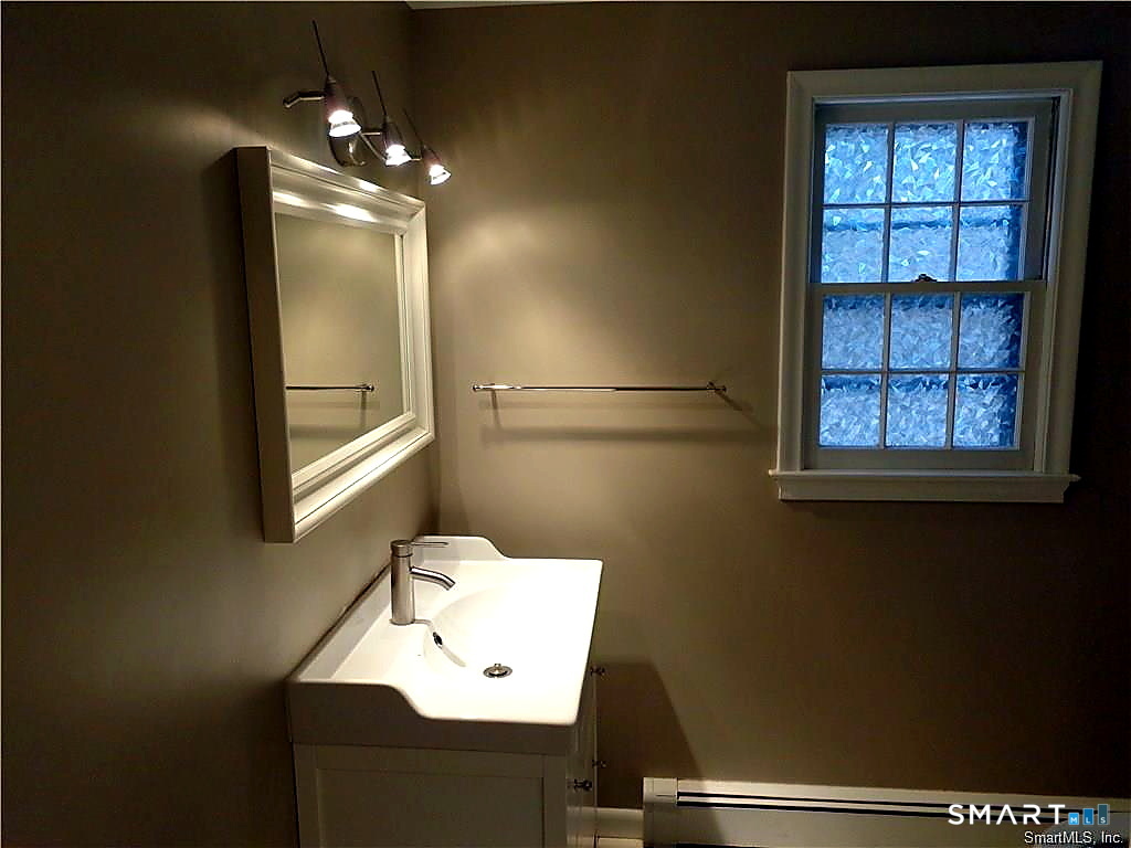 21 Saddle Ridge Drive Simsbury, CT 06092 - Photo 12 of 20
