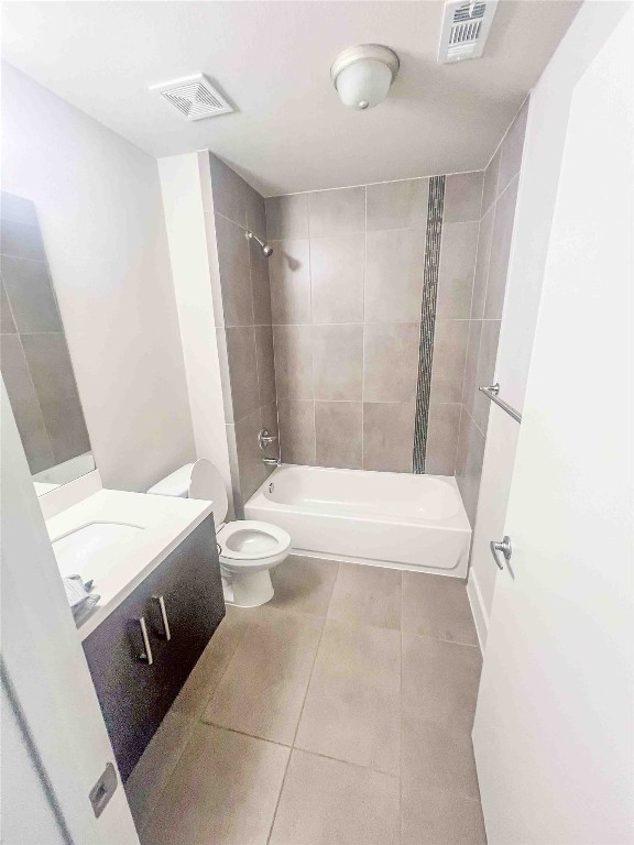 1101 Grove Boulevard, Unit 701 Austin, TX 78741 - Photo 14 of 16 a bathroom with a sink a toilet a tub and shower