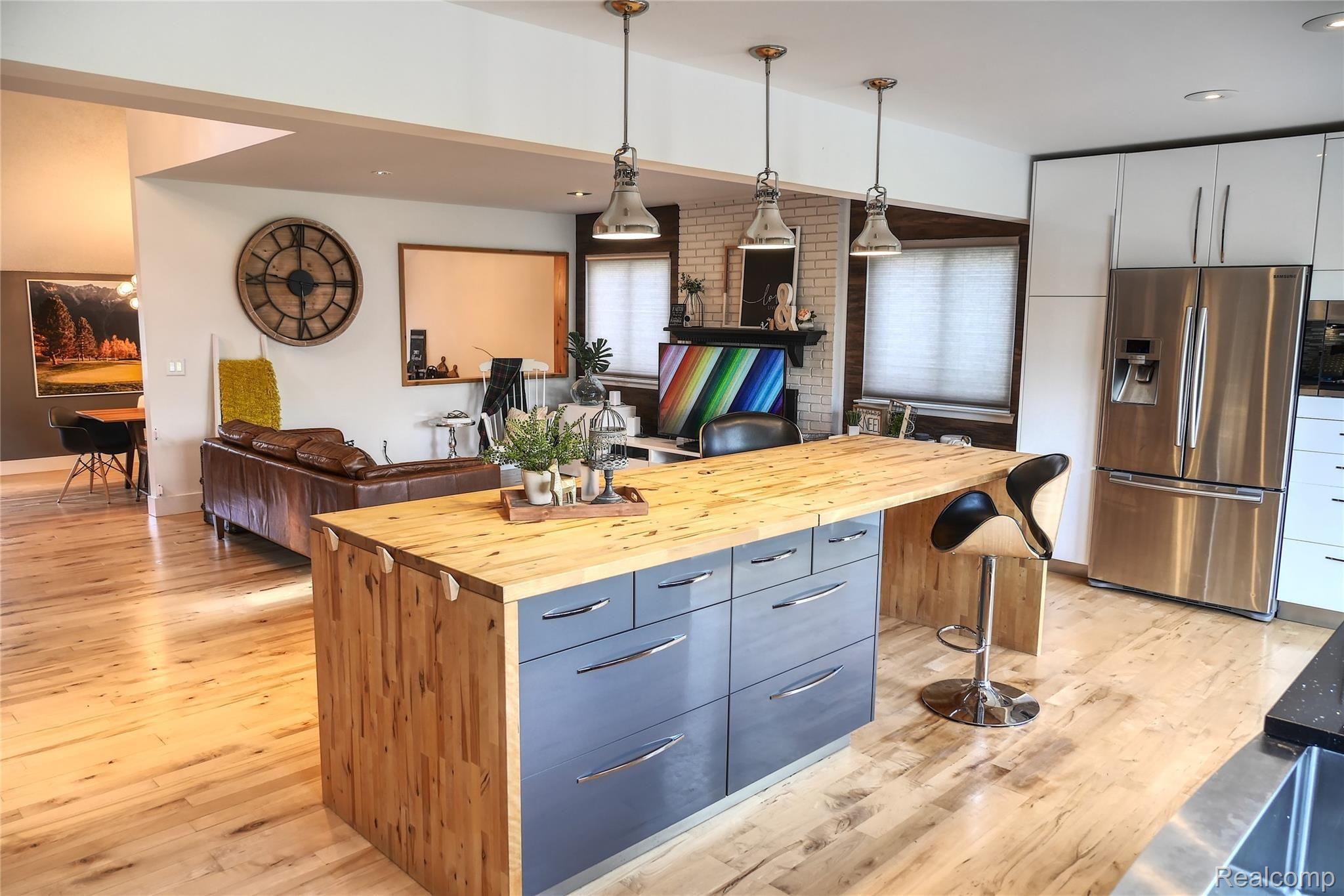45235 Saltz Road Canton, MI 48187 - Photo 8 of 13 Living kitchen 2.jpg