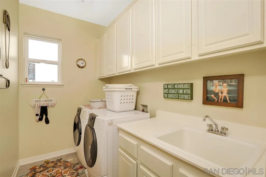 16691 Deer Ridge Road San Diego, CA 92127 - Photo 16 of 20 a bathroom with a sink and a bathtub