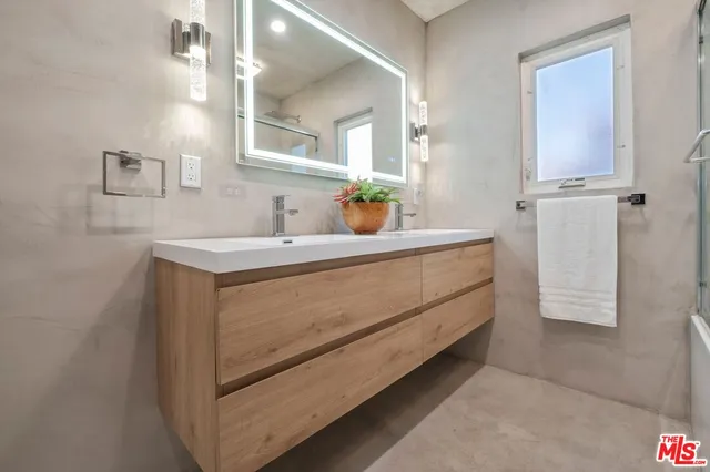 $1,199,000 | 19840 Haynes Street, Woodland Hills, CA 91367