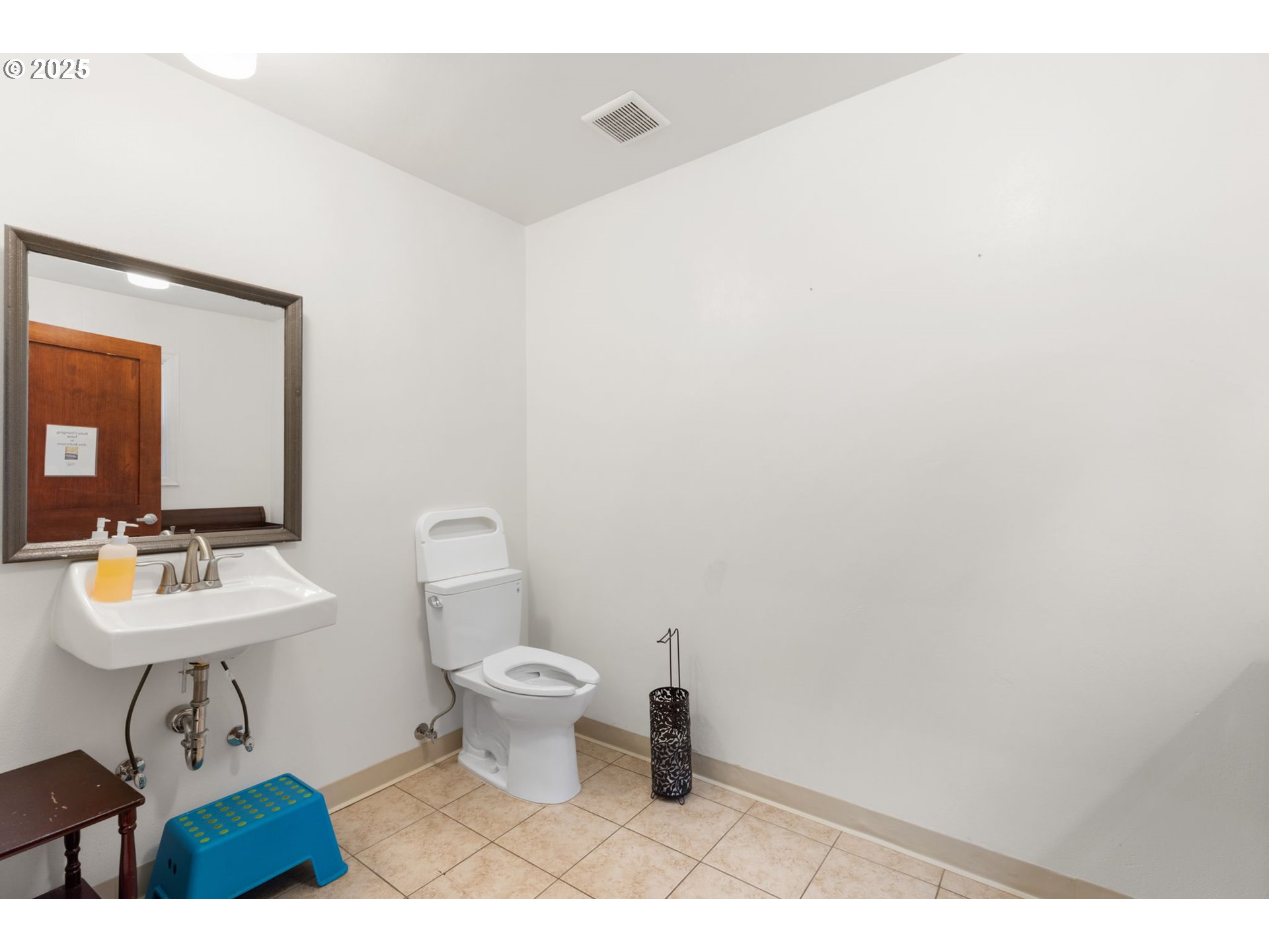13047 Southeast Ramona Street Portland, OR 97236 - Photo 23 of 48 a bathroom with a toilet a sink and mirror