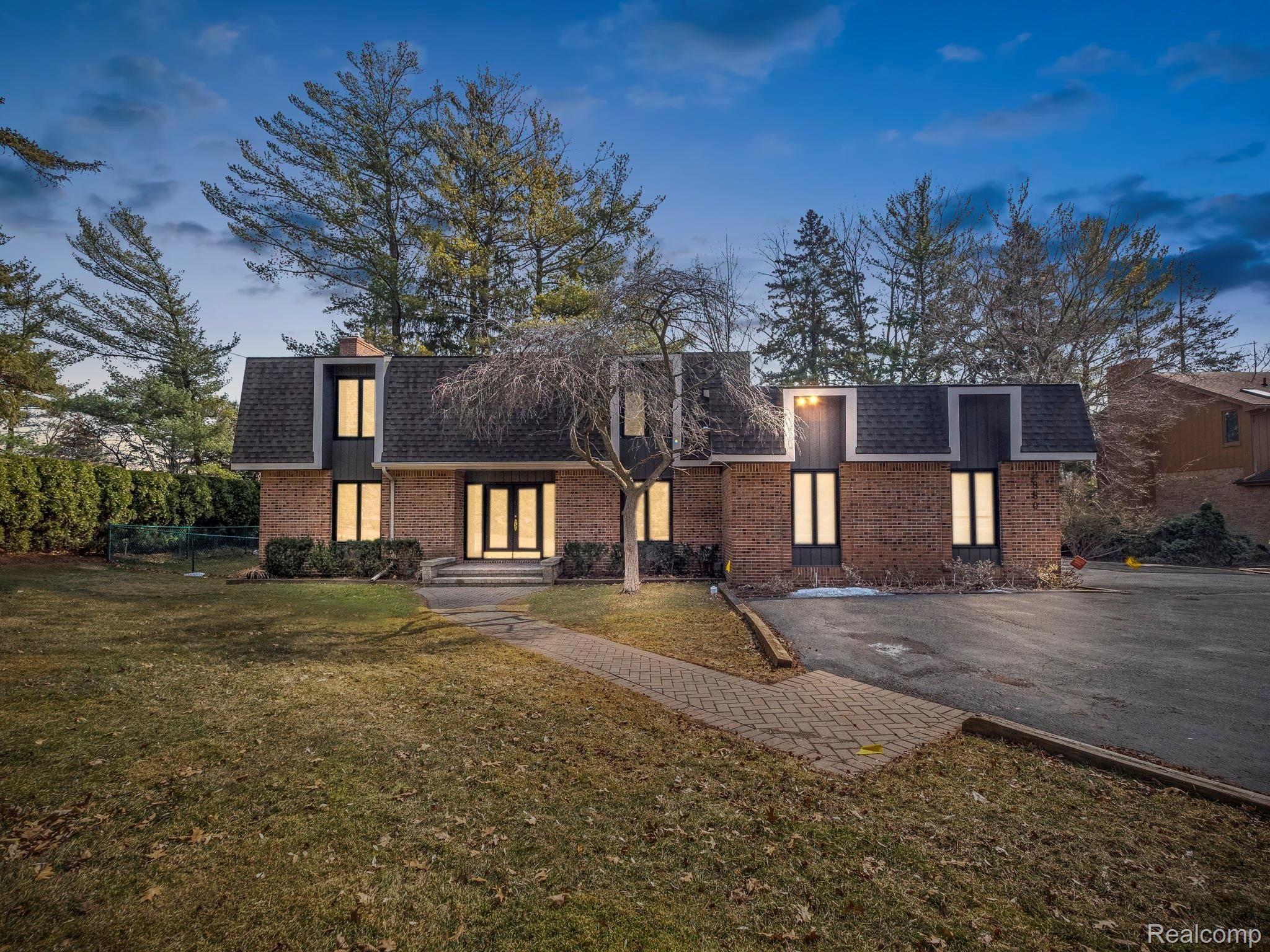 2880 Walnut Lake Road West Bloomfield, MI 48323 - Photo 2 of 30 web_P6055097-DTE.JPG