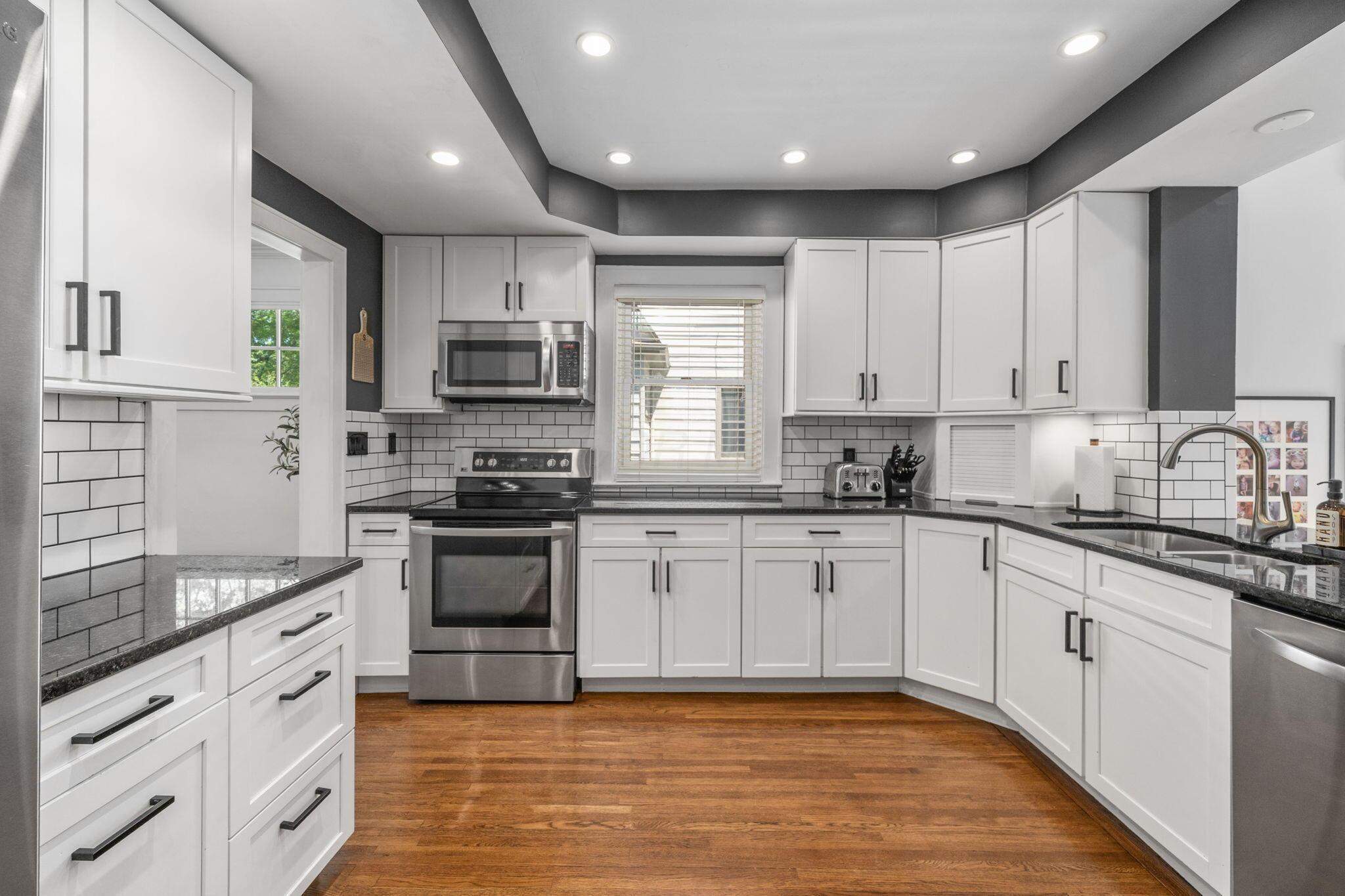 70 North Cassingham Road Columbus, OH 43209 - Photo 23 of 75 KITCHEN