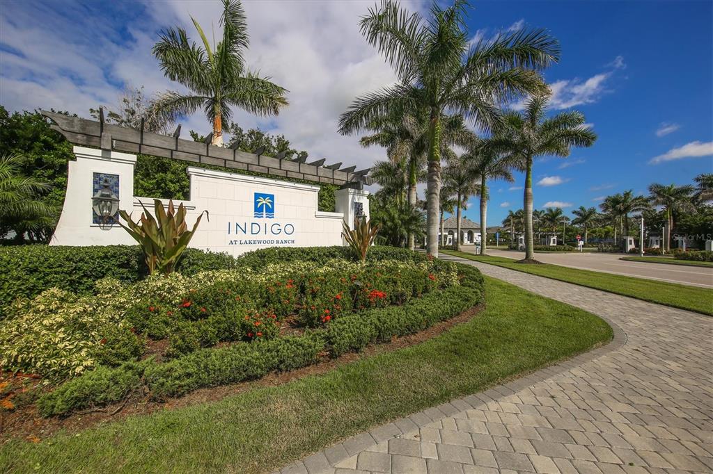13306 Deep Blue Place Bradenton, FL 34211 - Photo 73 of 73 a front view of a house with fountain and garden