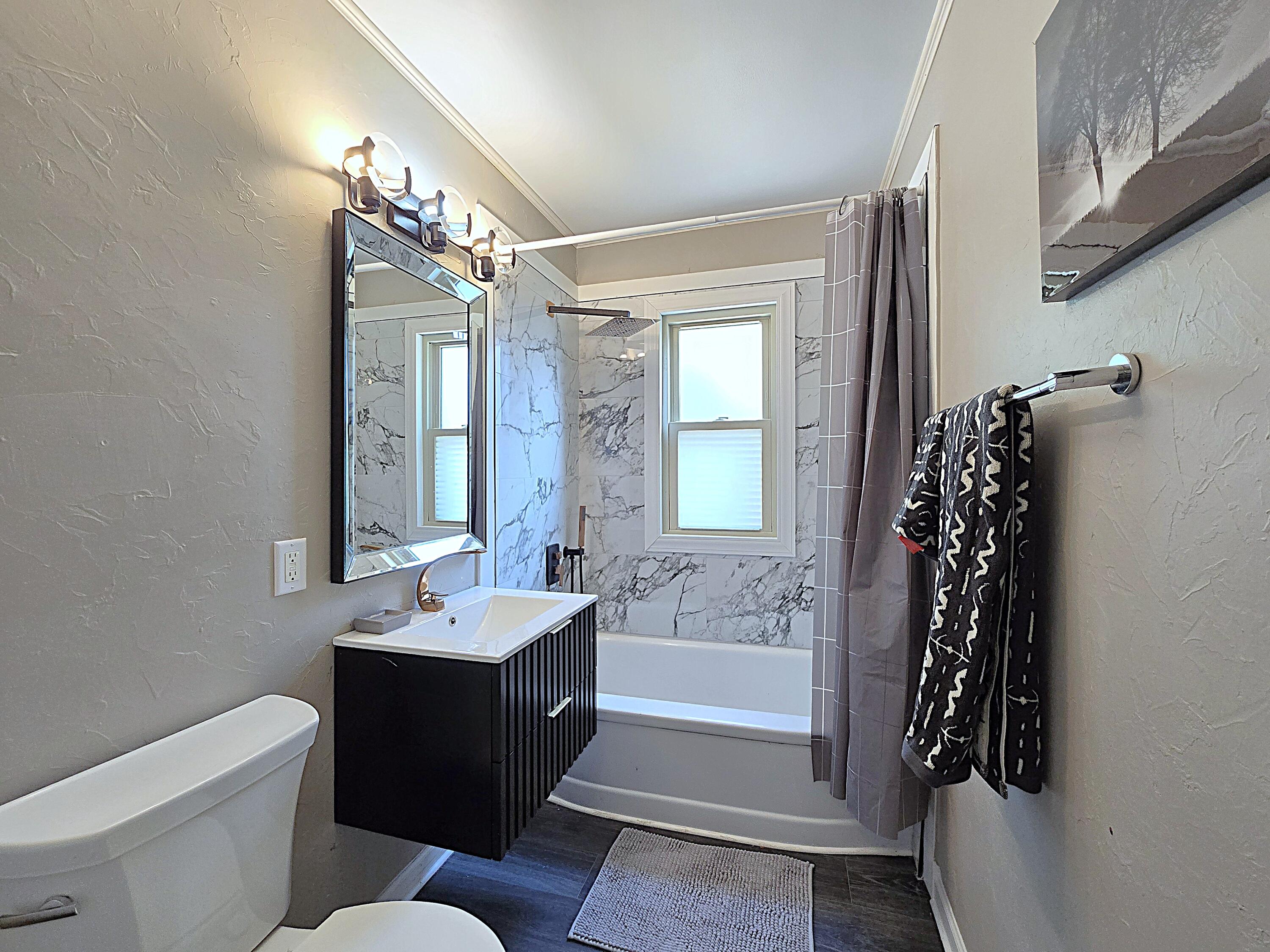 3334 North 92nd Street Milwaukee, WI 53222 - Photo 17 of 44 Main Floor Bath