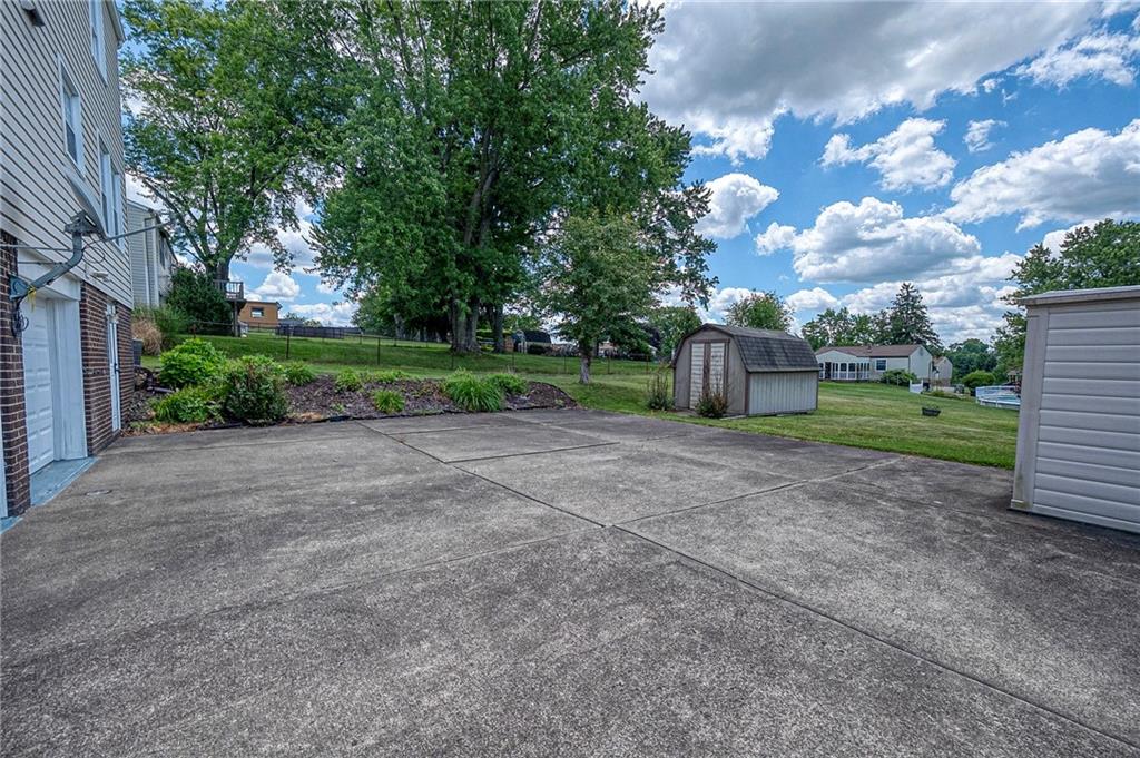 512 Aten Road Coraopolis, PA 15108 - Photo 7 of 30