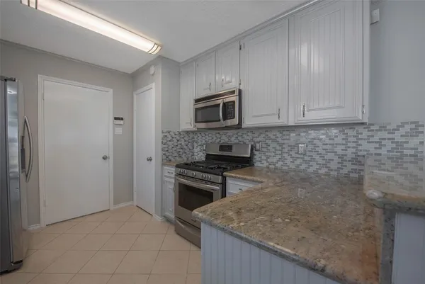 $2,150 | 13715 Ludgate Pass, Houston, TX 77034