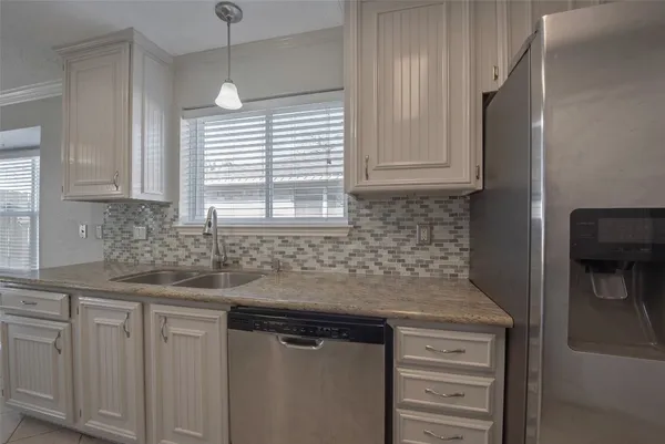 $2,150 | 13715 Ludgate Pass, Houston, TX 77034