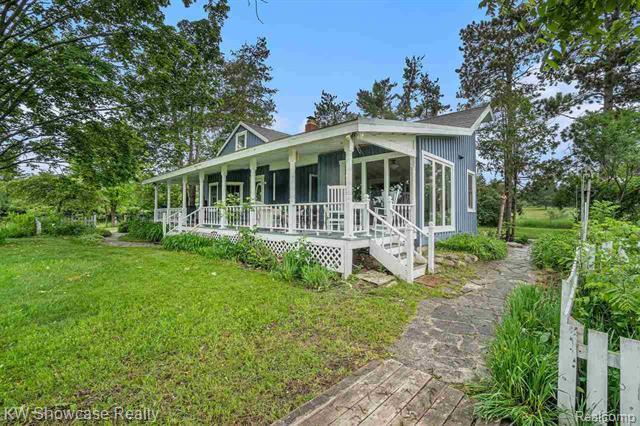 8198 Horton Bay Road Petoskey, MI 49770 - Photo 37 of 43