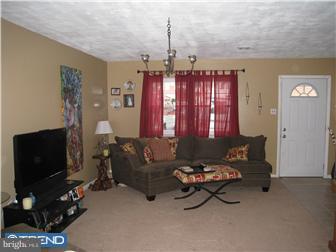 515 York Rd., Unit 10C Willow Grove, PA 19090 - Photo 2 of 11 Living Room