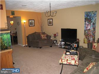 515 York Rd., Unit 10C Willow Grove, PA 19090 - Photo 3 of 11 Living Room