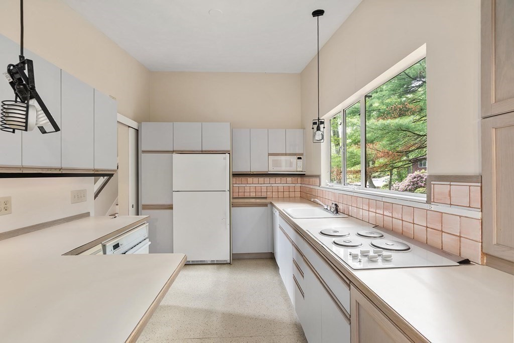 32 Peacock Farm Road Lexington, MA 02421 - Photo 4 of 16 a kitchen with a stove a sink and a refrigerator