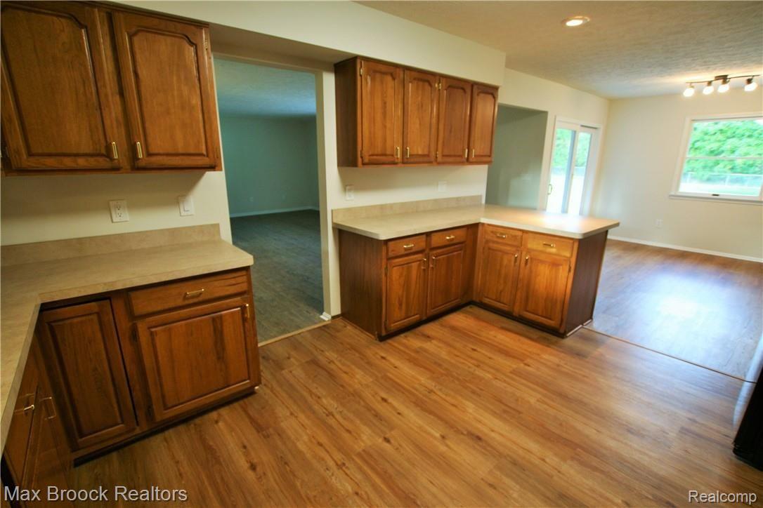 4515 Shepper Road Stockbridge, MI 49285 - Photo 9 of 34 Large Kitchen
