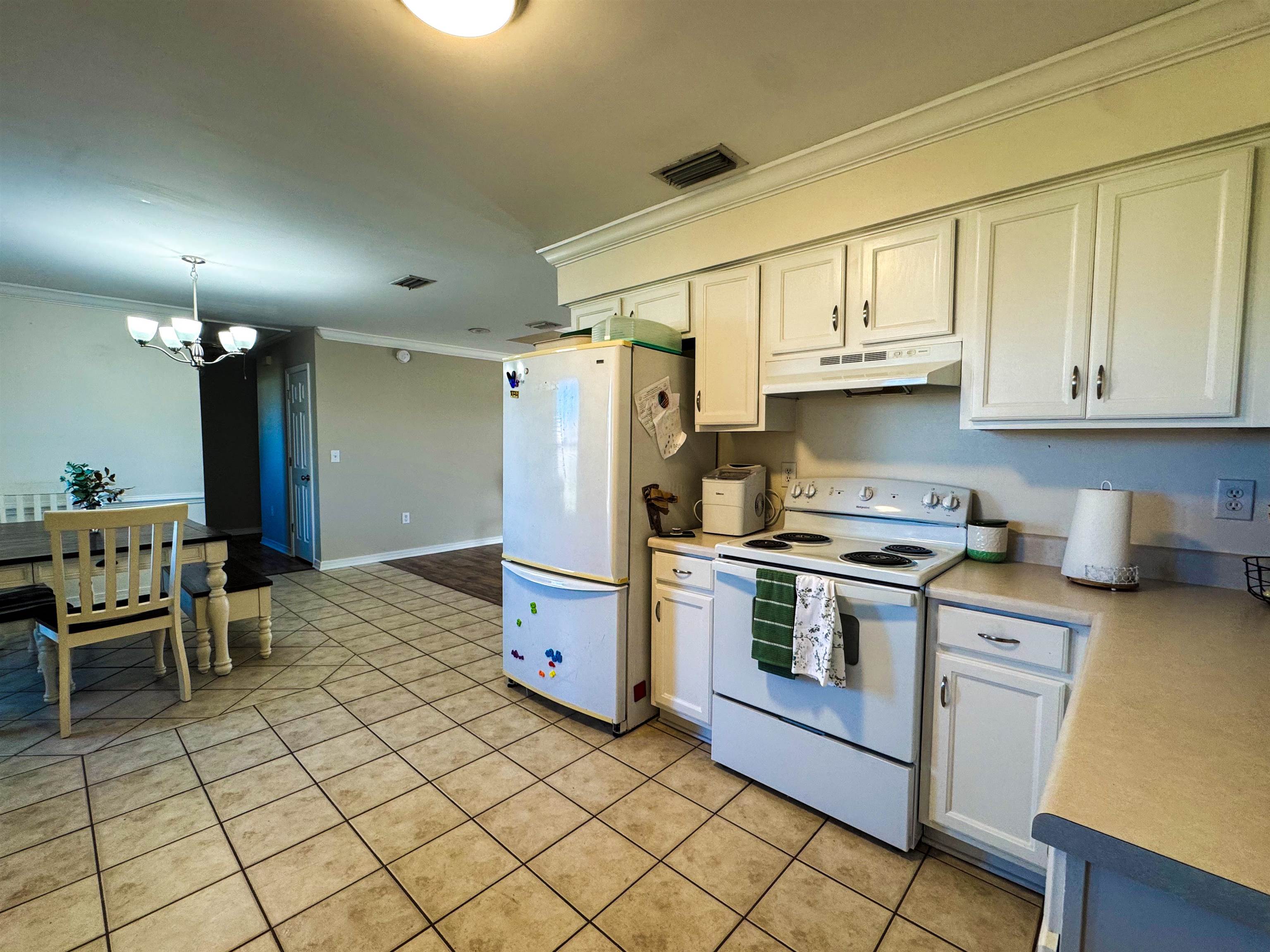 8927 Gryder Street Foley, AL 36535 - Photo 5 of 18 Kitchen