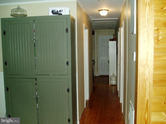 9103 Webb Road Somerset, VA 22972 - Photo 4 of 15 Hallway