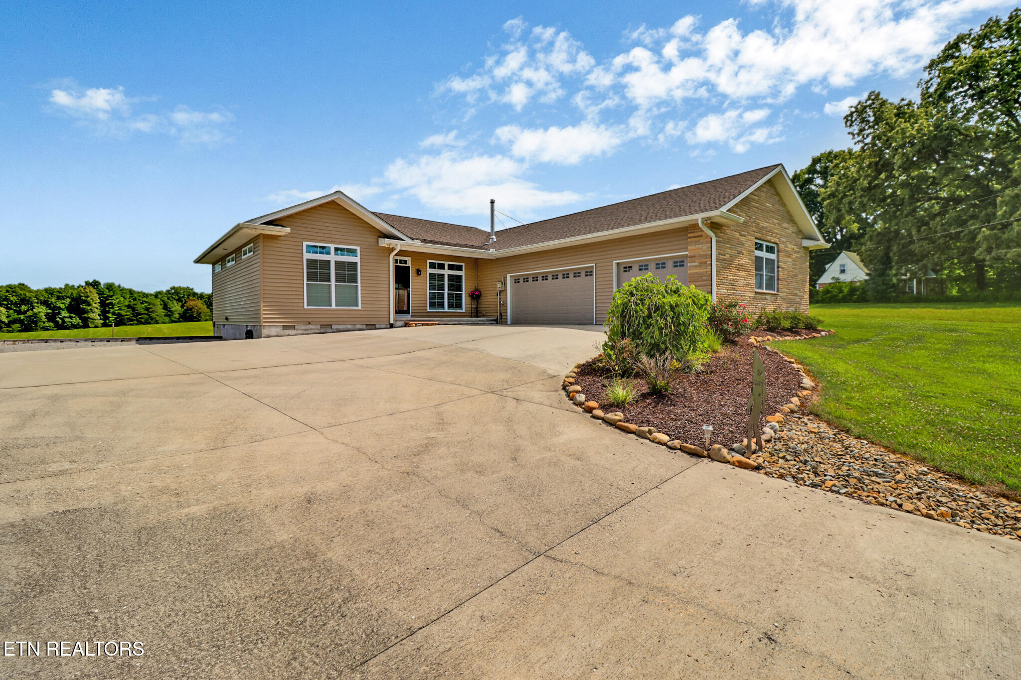 1432 Sawmill Road Crossville, TN 38555 - Photo 3 of 54 Front Of House