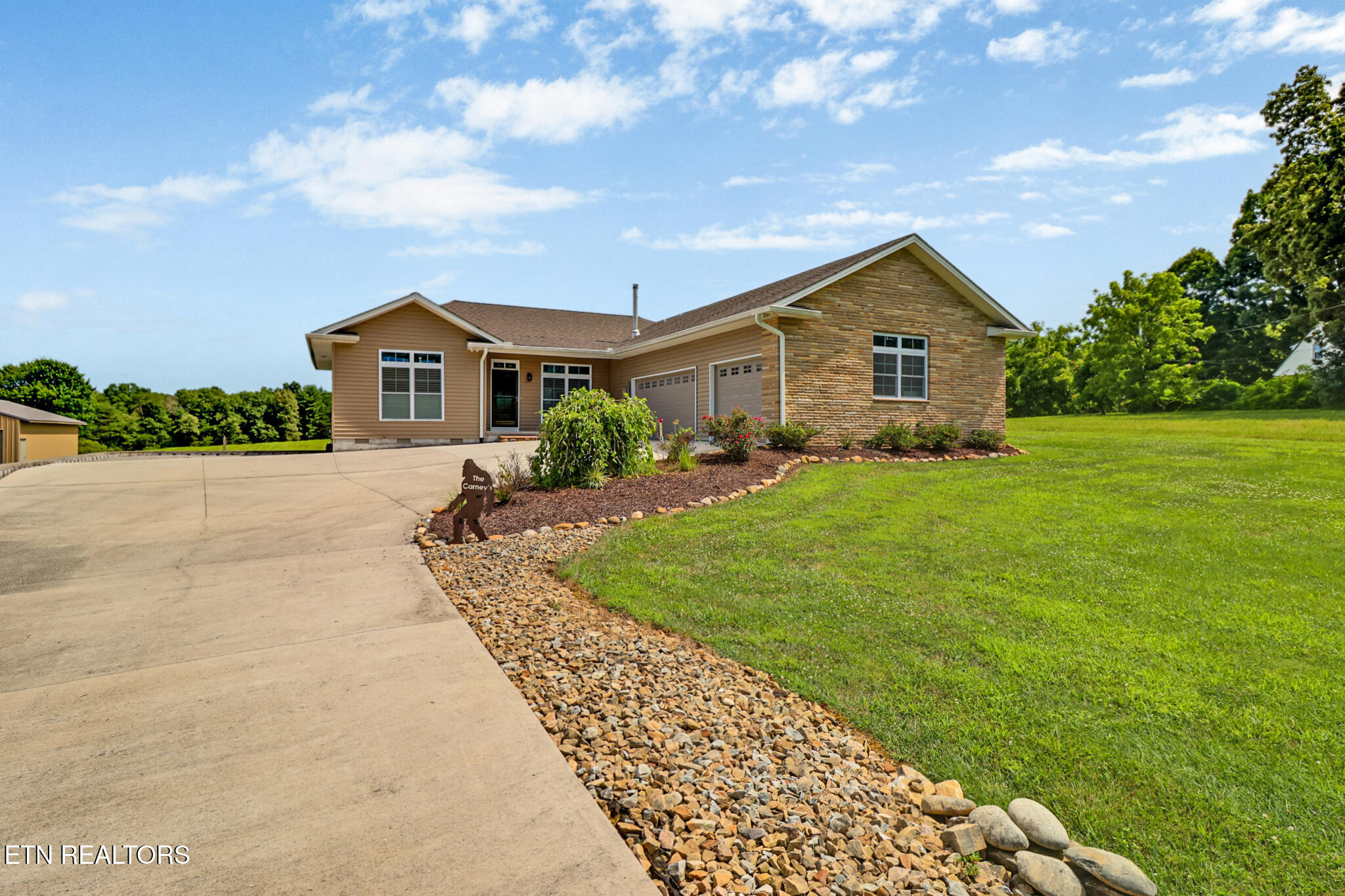 1432 Sawmill Road Crossville, TN 38555 - Photo 4 of 54 Front of House