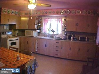 205 South Pleasantview Road Pottstown, PA 19464 - Photo 2 of 7