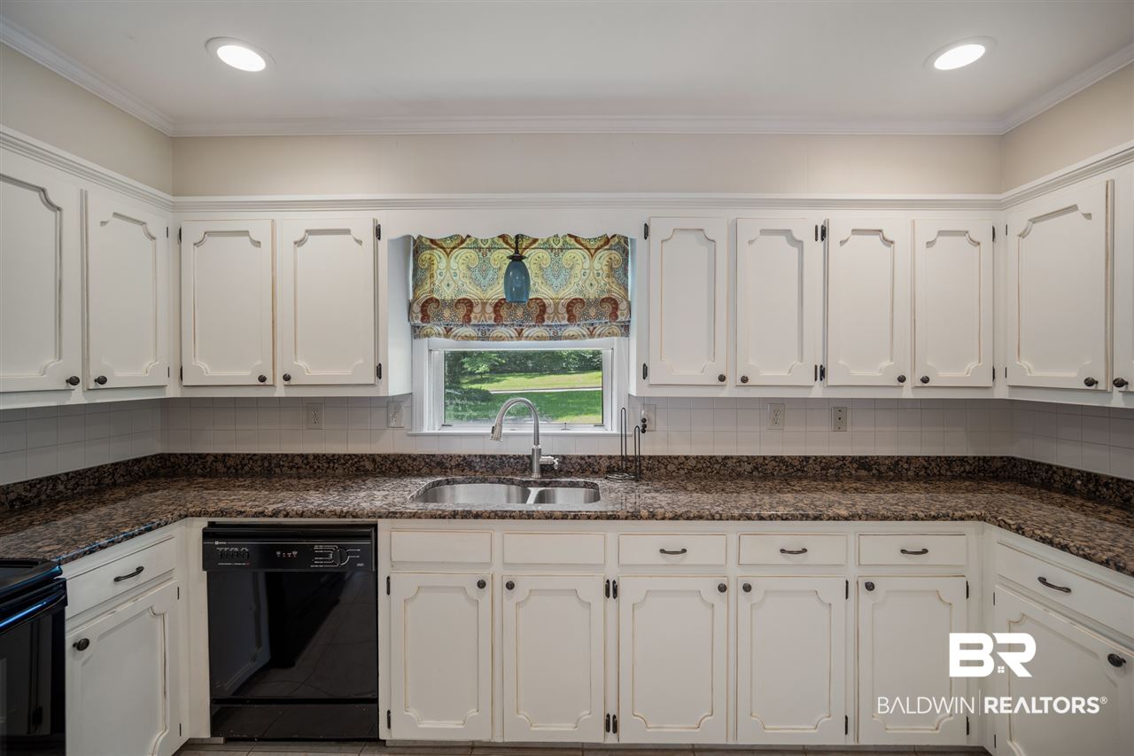 705 Spring Station Road Mobile, AL 36609 - Photo 12 of 35