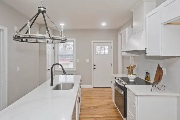 $329,999 | 305 Dickinson Street, Springfield, MA 01108