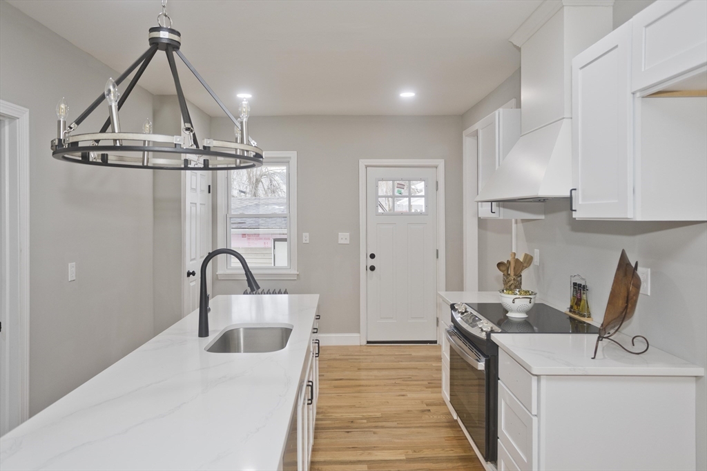 305 Dickinson Street Springfield, MA 01108 - Photo 1 of 25