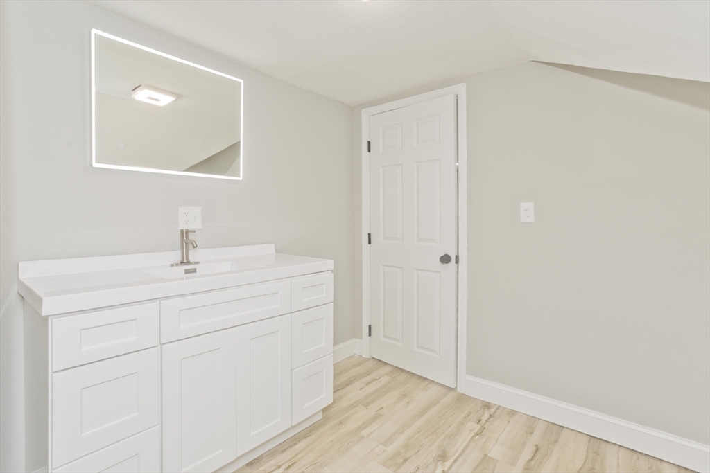 305 Dickinson Street Springfield, MA 01108 - Photo 13 of 25