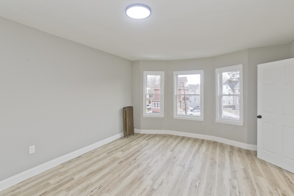 305 Dickinson Street Springfield, MA 01108 - Photo 17 of 25