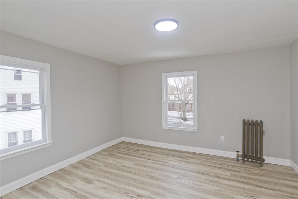 305 Dickinson Street Springfield, MA 01108 - Photo 18 of 25