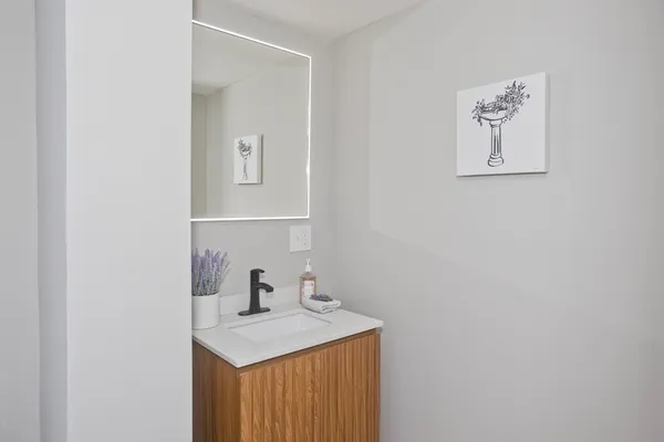 $329,999 | 305 Dickinson Street, Springfield, MA 01108