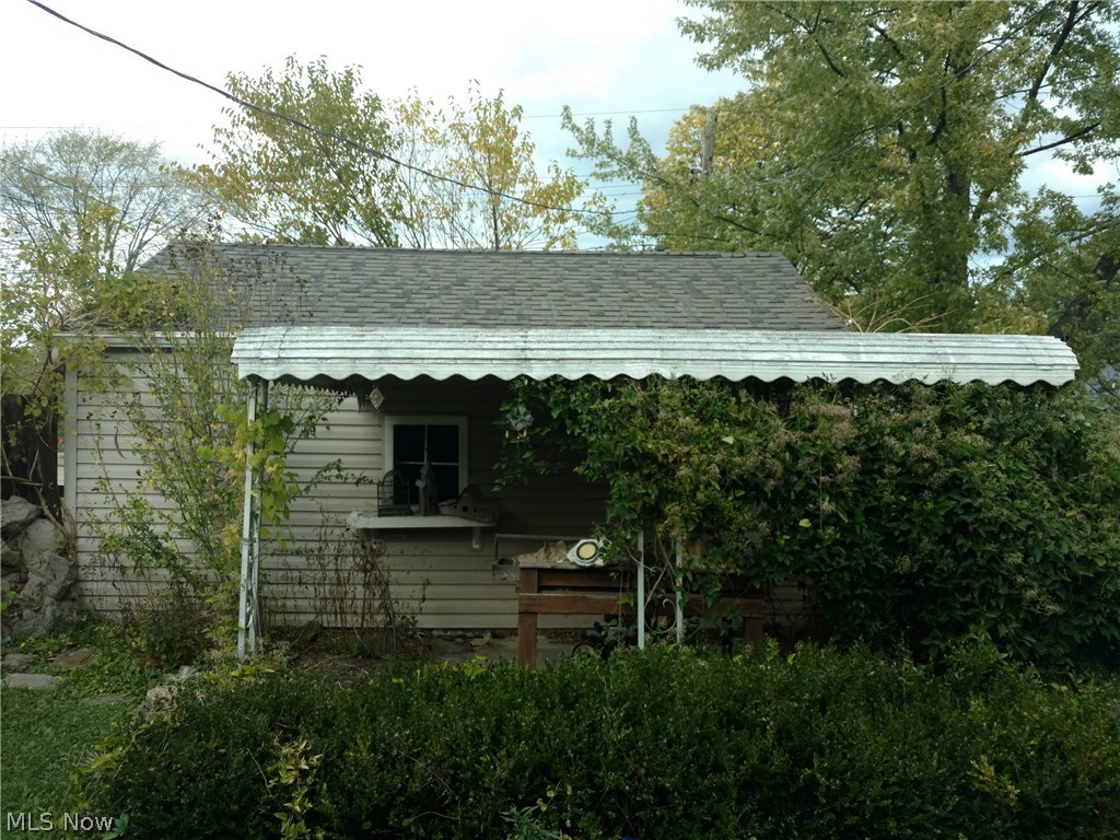 296 Hilliard Road Elyria, OH 44035 - Photo 3 of 14 Gallery Image 3