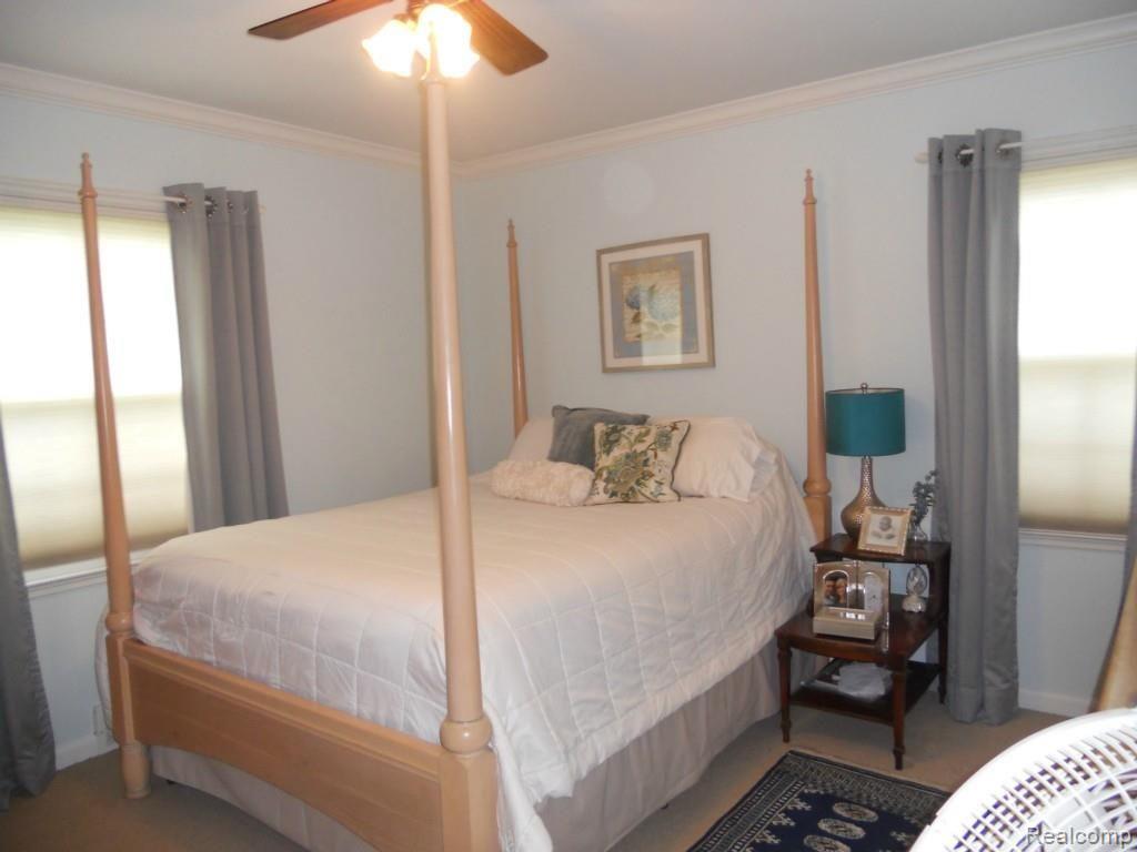 1637 Hawthorne Road Grosse Pointe, MI 48236 - Photo 12 of 19 DSCN1245.jpg