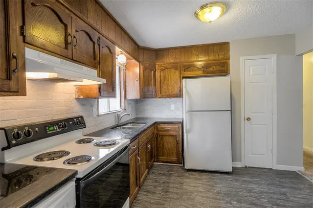 $159,900 | 11601 Manchester Avenue, Kansas City, MO 64134