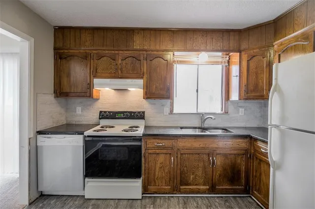 $159,900 | 11601 Manchester Avenue, Kansas City, MO 64134