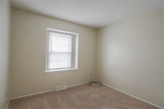 $159,900 | 11601 Manchester Avenue, Kansas City, MO 64134