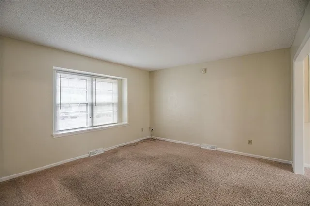 $159,900 | 11601 Manchester Avenue, Kansas City, MO 64134