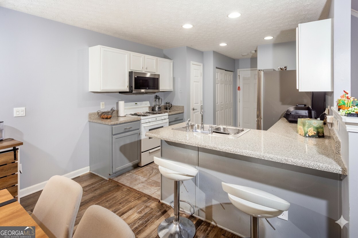 269 Silver Ridge Drive, Unit 269 Dallas, GA 30157 - Photo 13 of 34 a kitchen with a sink microwave and cabinets